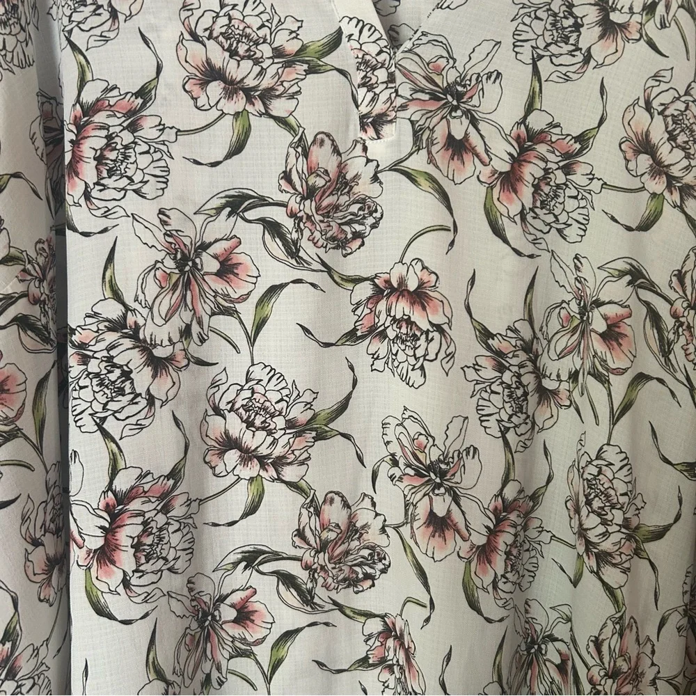 TORRID Floral V-Neck Women's Top - Picture 3 of 4